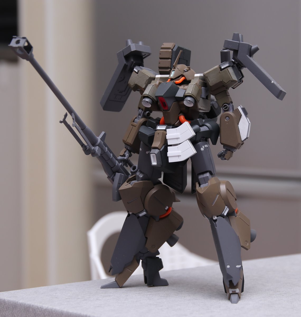 foruthona's tweet photo. リーベンヴォルフ隊長機🔨
パーツが揃ってディテール入れをやってます。楽しい。 https://t.co/F7xGACJ9D7