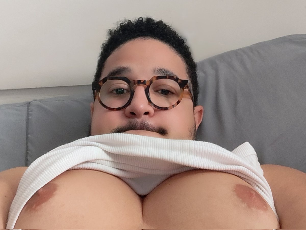 Labuboobs tweet media