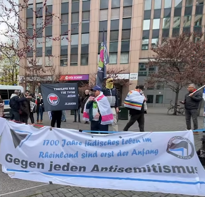 #Düsseldorf: 2026 #dus0404 Stabiler Oster-Protest Danke
<a href="/reclaimrosalux1/">🥚reclaimrosaluxemburgplatz</a>