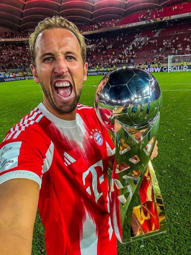 بآستيان tweet media