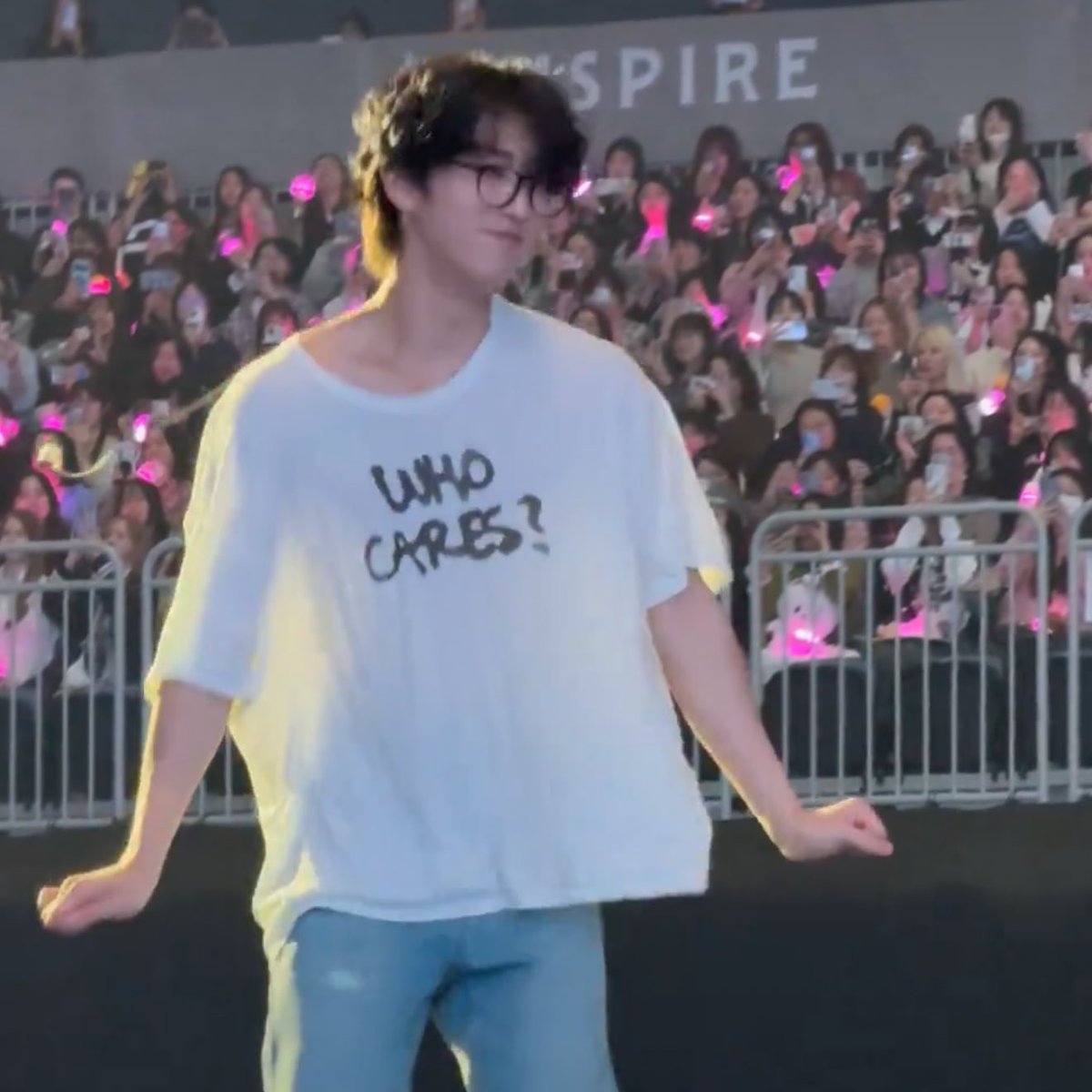 한 dara IS SEEING SKZ tweet media