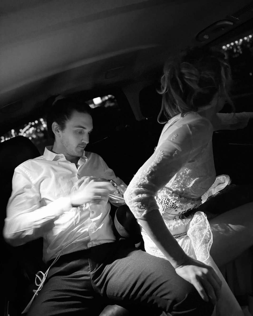 jessletoneckgrab tweet media