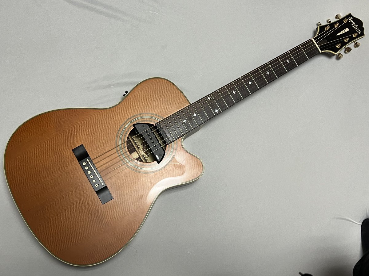 SDMF_Inc's tweet photo. っつーこって、
既に色々写真上げてましたが
ちゃんとしたBlog記事にした
Epiphone
Masterbilt EF-500RCCE
になります。
まだ調整途中ですがね、
音出しとかは明日アコギ紹介記事、YouTube動画アップしますんで、また演奏動画をアップしますわな。
#Epiphone #Masterbilt
#EF500RCCE #EMG https://t.co/tkH6Ue6aLv