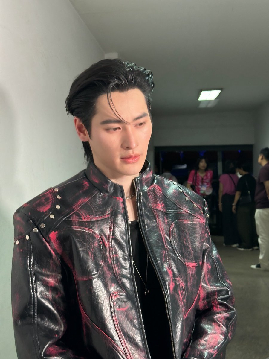 WUT _MANAGER tweet media