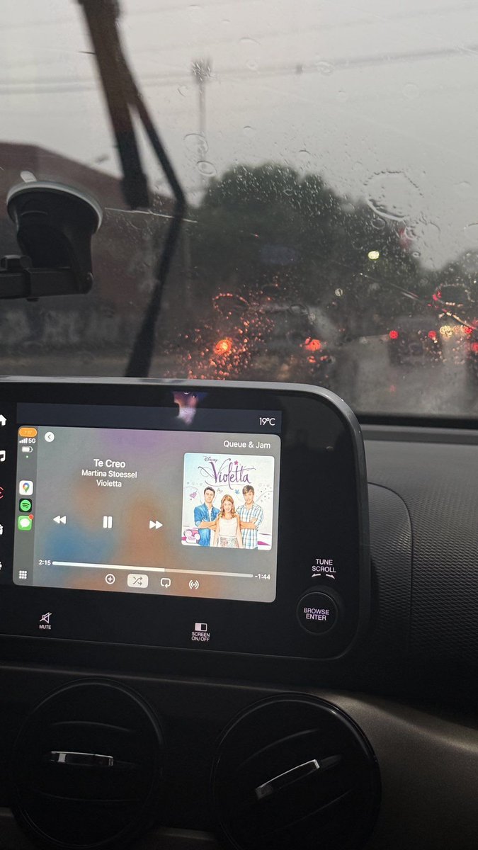 día de lluvia entonces suena