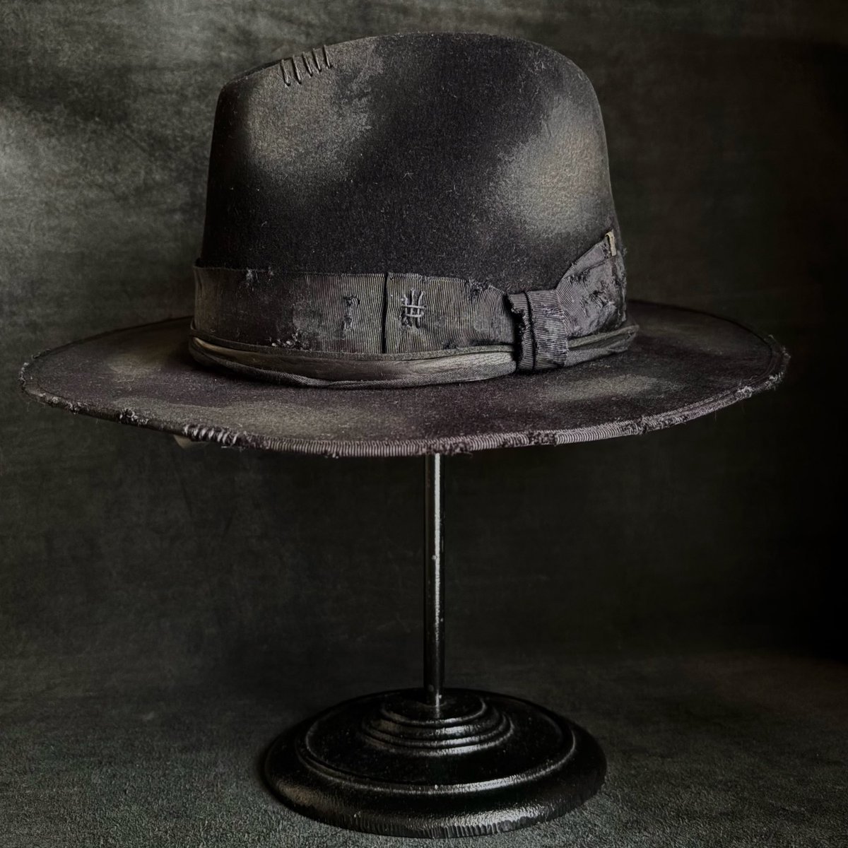 triangleshat's tweet photo. Burned bad black rabbit fedora

【WEB SHOP】
https://t.co/a7iuxZDzSA

#triangleshat #fedorahat #blackhat #tokyohat #hatdesigner https://t.co/QJ6RBuHaEb