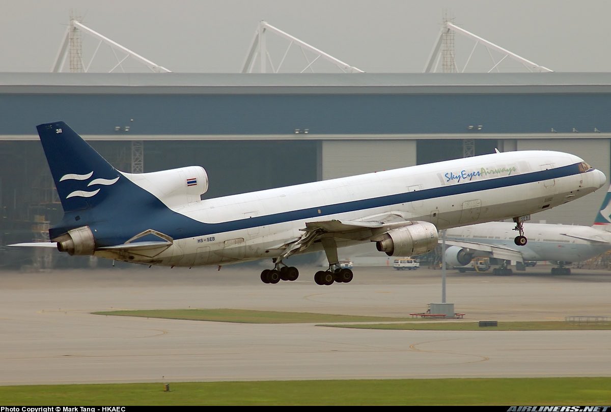 n194at's tweet photo. Sky Eyes Airways 
Lockheed L1011-1(F) HS-SEB Line #37
HKG/VHHH Hong Kong Chek Lap Kok Airport
September 12, 2004
Photo credit Mark Tang
#AvGeek #Aviation #Airline #AvGeeks #Lockheed #L1011 #TriStar #SkyEyes #HKG #HongKong https://t.co/kCuKm55VSr