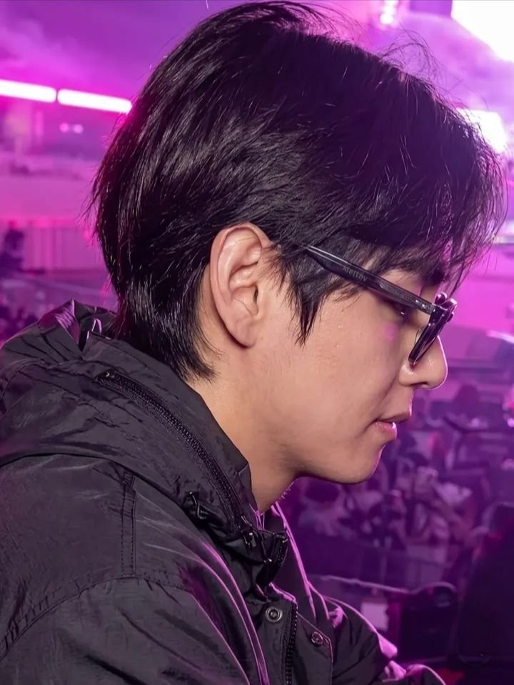 Kim Taehyung (BTS) tweet media