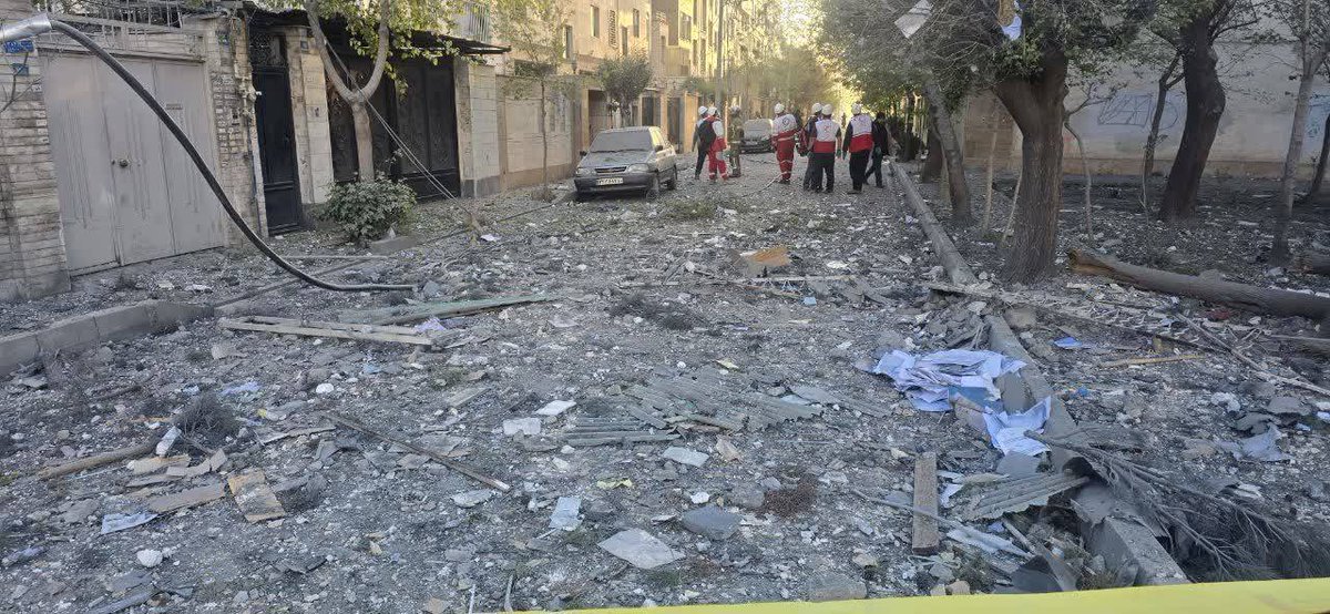 roxana2026IR's tweet image. The media claims this will "liberate" us.  
NO citizen wants liberation by Tomahawks.  
You don't save a nation by massacring its families in Iran.  
#IranianVoices #PeaceNotWar #StopTheBombs #Iran #NoWarOnIran 4/7