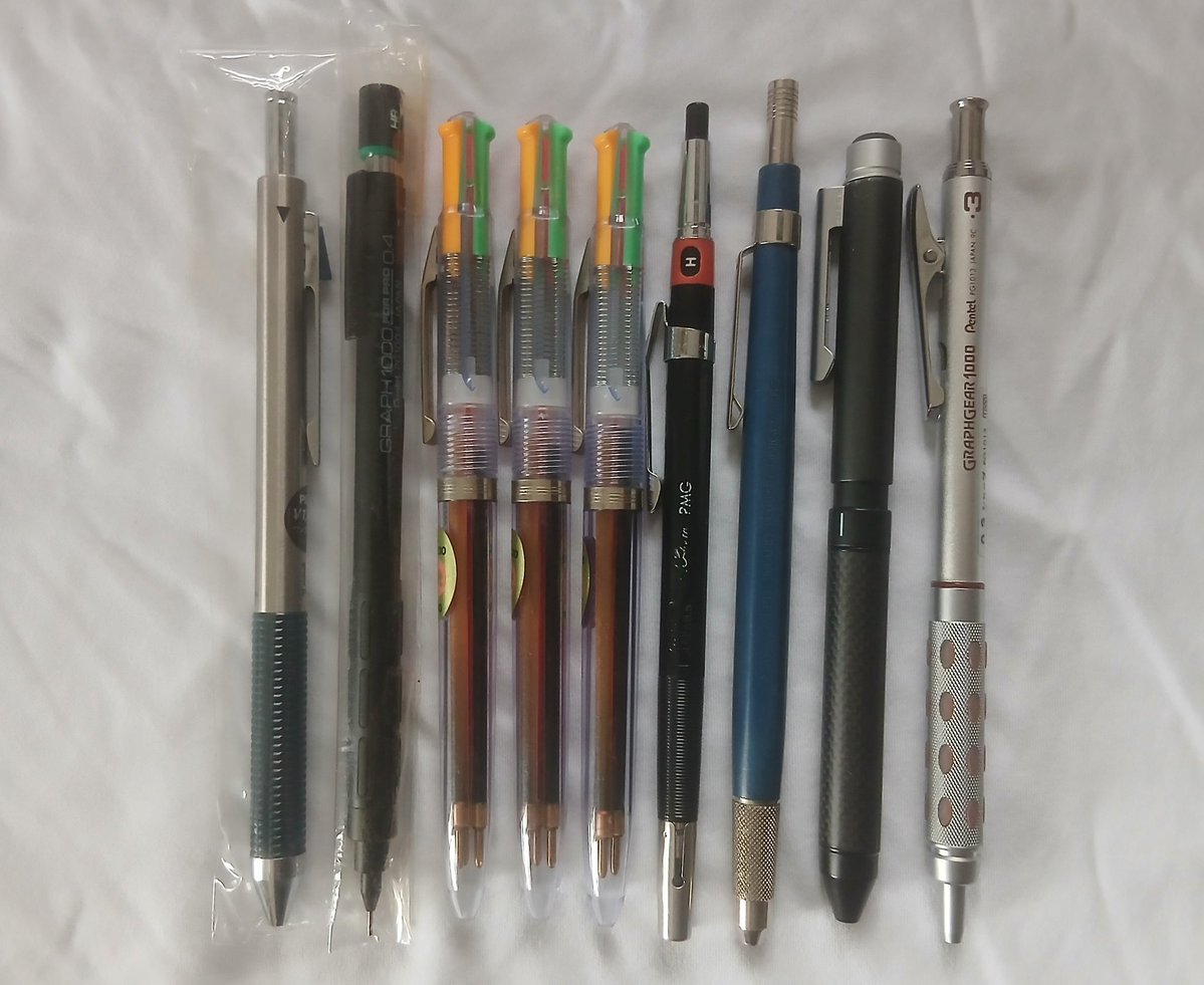 よしざうるす tweet media