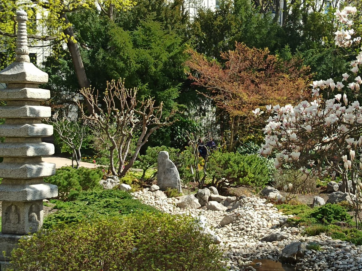 ander the table tweet media