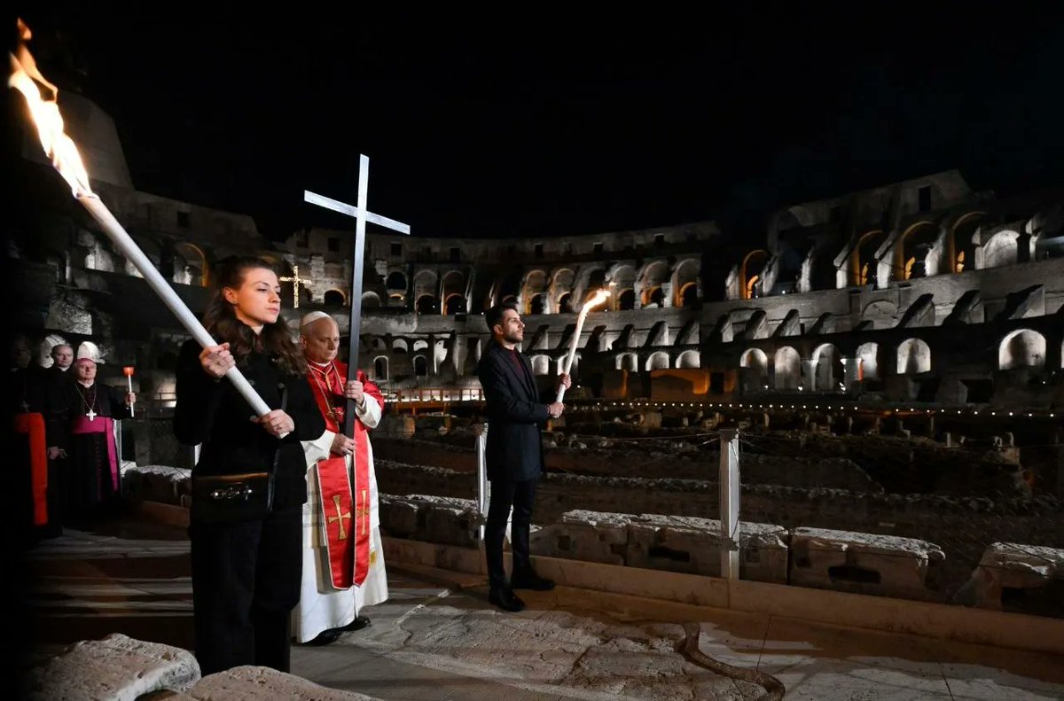 garymgately01's tweet image. UPDATED: At #GoodFriday #StationsoftheCross at the #RomanColosseum, @Pontifex delivers a warning to powerful world leaders: "Every person in authority will have to answer to God for the way they exercise their power: the power to judge; the power to start or end a war; the power