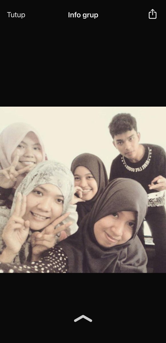 helloriin's tweet photo. Pertemanan yg bisa ngumpulnya biasanya sekali setahun itupun kadang gak lengkap, akhirnya lengkap setelah selang 8 tahun 🤍✨ 

Ada yg udah temanan dari SD, SMP dan SMA tp di SMA lah terbentuk grup ini.
Since 2012 and still counting yaa🤗
Panjang umur persahabatan 🤗😘💃 https://t.co/cf8B31YyDe