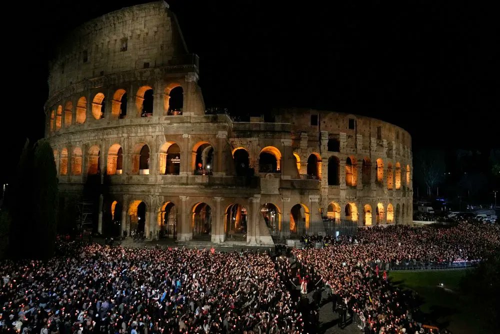 garymgately01's tweet image. UPDATED: At #GoodFriday #StationsoftheCross at the #RomanColosseum, @Pontifex delivers a warning to powerful world leaders: "Every person in authority will have to answer to God for the way they exercise their power: the power to judge; the power to start or end a war; the power