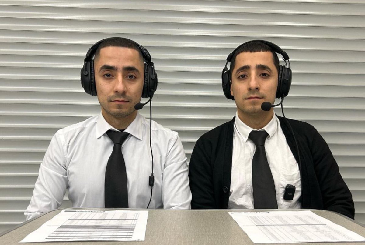 Грицик і Грицько дивляться стрім свого гнізда