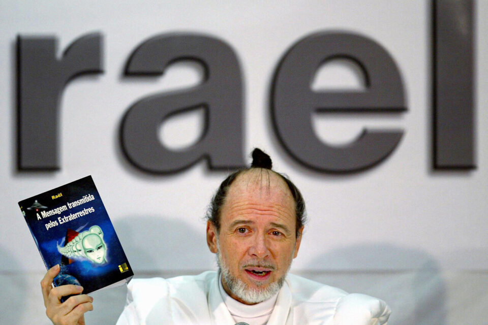 XLaBete's tweet image. #Secte, clonage et extraterrestres: une plainte déposée à #Lyon contre le gourou "Raël"
actu.fr/auvergne-rhone…