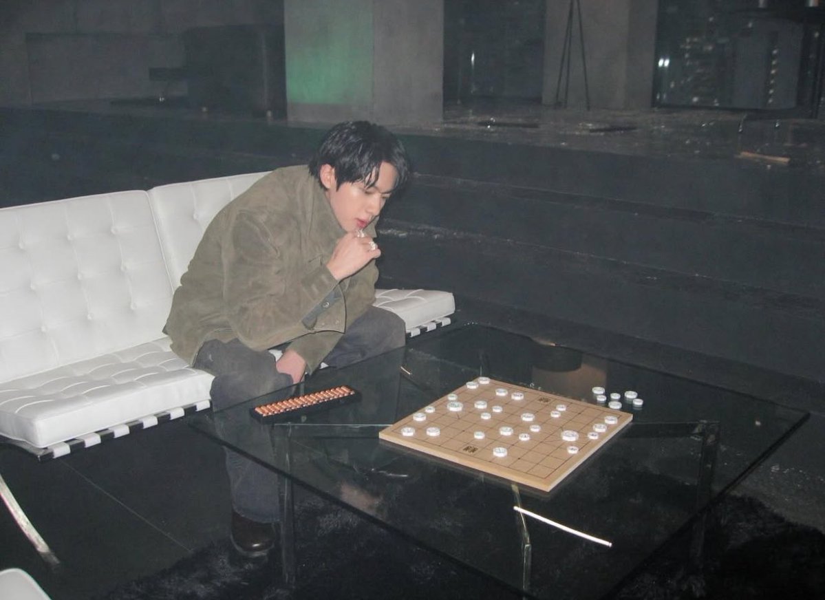 seokjinism1's tweet image. Jin on BTS instagram 

He is playing Korean chess JANGGI with Jimin 

I love the wolf cut, wet hair look. Sexy hair and sexy brain

The rings are so beautiful. 

2.0 WITH JIN
JIN ON THAT BRAND NEW
#BTS_ARIRANG #2point0
#방탄소년단진 #진 #JIN #BTSJIN