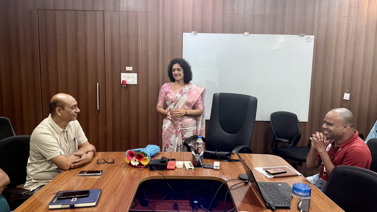 bindumenon2013's tweet photo. An engaging awareness programme on Brain Health, Stroke, and Epilepsy was conducted at Emami Agrotech Krishnapatnam. Great interaction. 
Creating awareness today can prevent emergencies tomorrow. 

#drbindumenonfoundation
#neurologyonwheels
#wereachweteachwetreat
#brainhealth https://t.co/QGVUNvvCA0