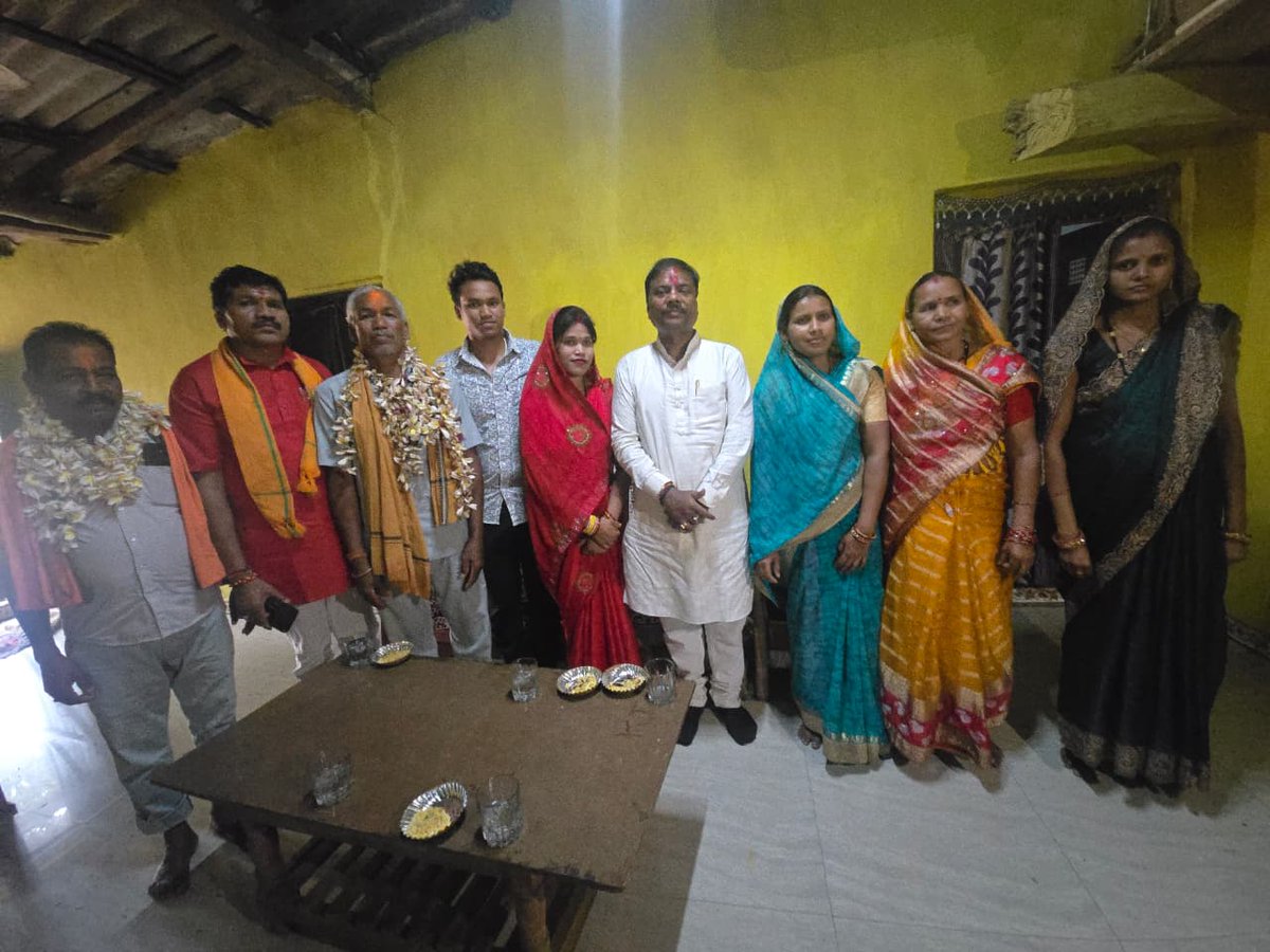 KedarKashyapBJP's tweet image. बेनूर निवासी वरिष्ठ भाजपा कार्यकर्ता श्री शिव लाल बघेल जी के सुपुत्र चि. कन्हैया संग सौ.का. रुबीना के विवाह समारोह में शामिल होकर वर-वधु को नव दाम्पत्य जीवन में प्रवेश की बधाई एवं शुभकामनाएं दी।
आप दोनों का जीवन सदैव आनंद से भरा रहे और मंगलमय हो यही कामना हैं।
#Congratulations