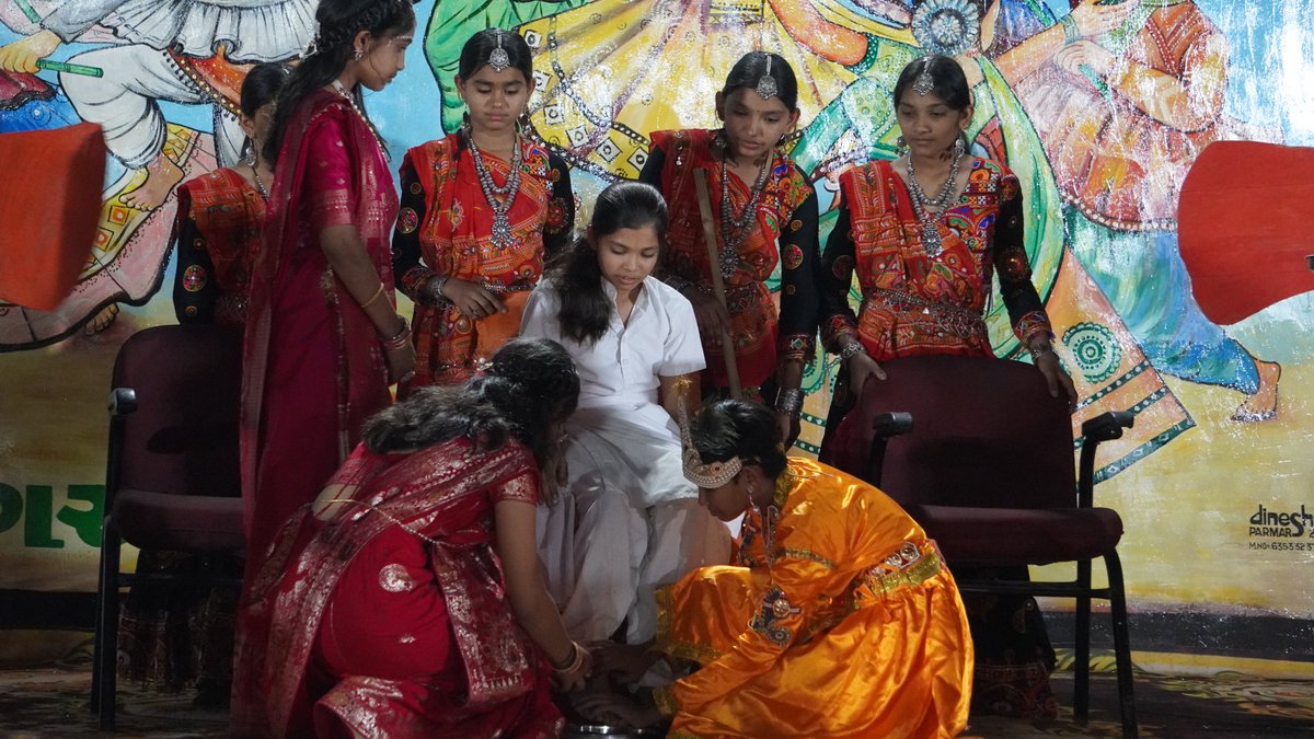 JnvSurendra's tweet photo. Annual Day Fuction 2K26 celebrated in PM SHRI JNV Surendranagar. A large number of crowds gather to attend this event and to cheer-up the performers. Specially Thanks to all the Staff Members and the Students who give their all to make this Evening Memorable. https://t.co/1IoC8x1B66