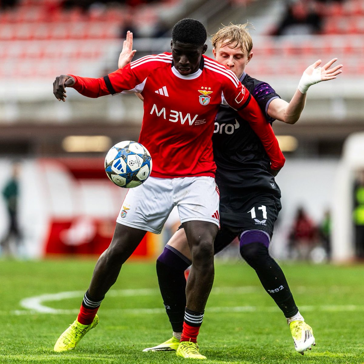 PLUS Benfica tweet media