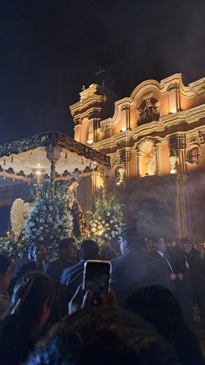 KimVivasO's tweet photo. La Semana Santa en Lima y Surco son increíbles. Viernes santo de reflexión, de arrepentimiento y de perdón. https://t.co/RCbja148Zf