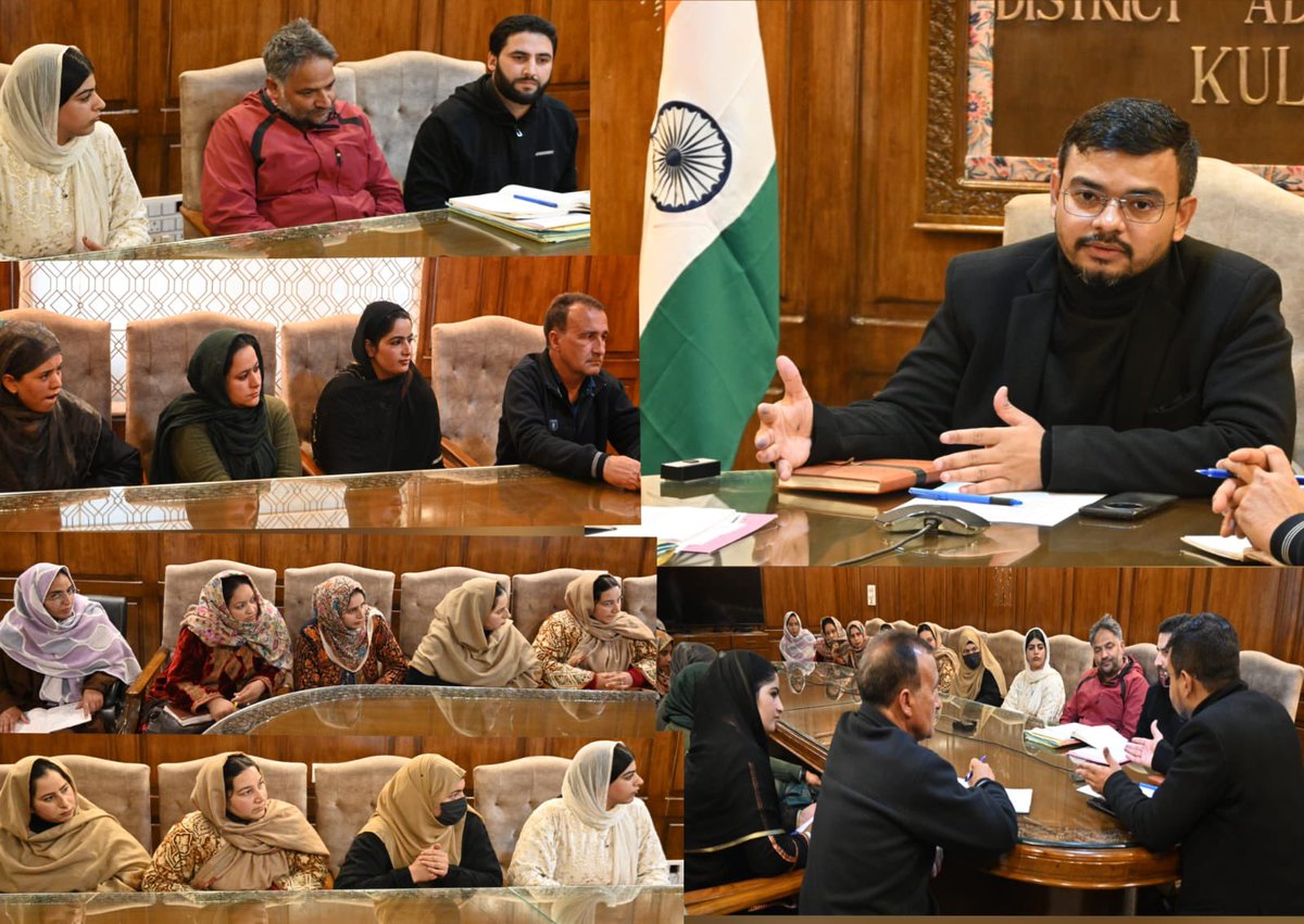 DcKulgam's tweet image. #DCKulgam @Shahzad_2702 chairs meeting with Community Mobilizers &amp;amp; SHGs under #SBM2.0 to strengthen waste collection, segregation &amp;amp; processing in ULBs. Emphasized scientific waste management and public awareness.
@diprjk