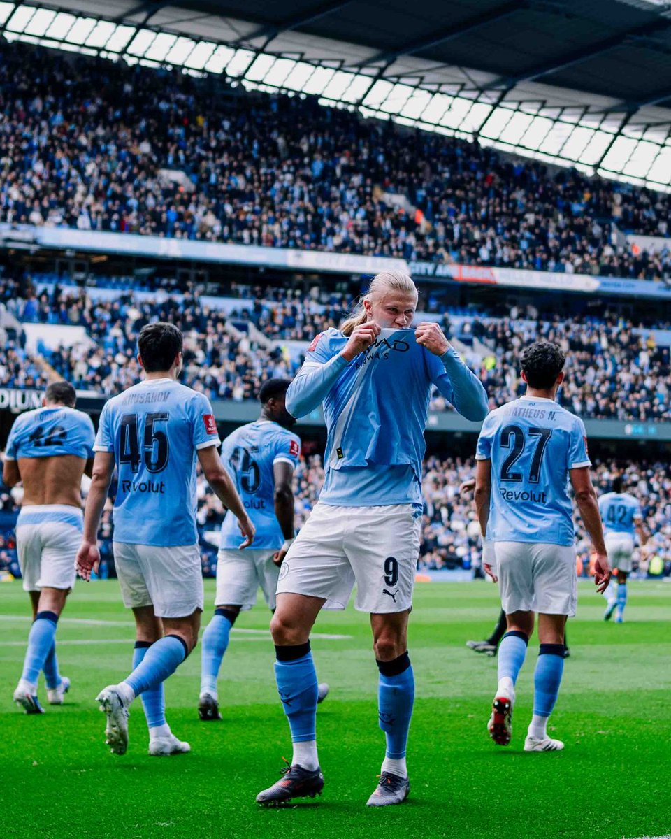 Kenan_Xtra10's tweet photo. Top class.!😱
It’s high time I admitted it—bruh might be one of the best strikers ever.
#BestStrikerEver #GoalscorerKing #FootballLegend #StrikerOfTheYear #TopClass #BruhGoals #FinishingMachine https://t.co/IT8HeVexgv