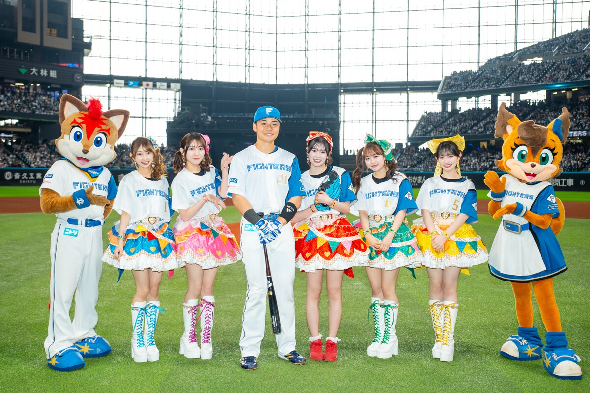 natalie_mu's tweet photo. ◤ライブレポート◢
超ときめき♡宣伝部、エスコンフィールドHOKKAIDOで新体制初ライブ！

坂井仁香はファーストピッチに大緊張

🔸記事はこちら（写真38枚）🔸
https://t.co/MMMh1bZdCv

#超とき宣 https://t.co/7LgfGWbEfh