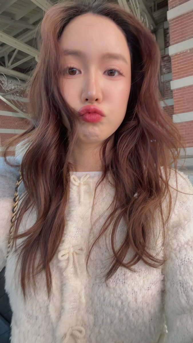 nannirin varokornwatcharakool tweet media