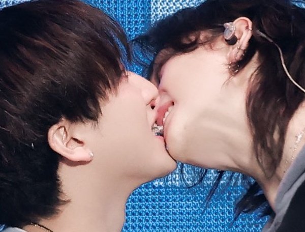 rena ୨ৎ tweet media