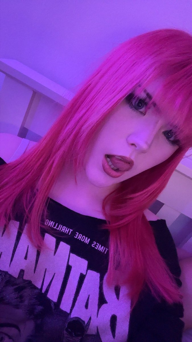 shanes pink lacy thong 🍎 tweet media