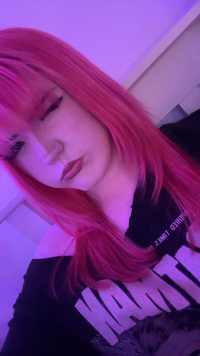 shanes pink lacy thong 🍎 tweet media