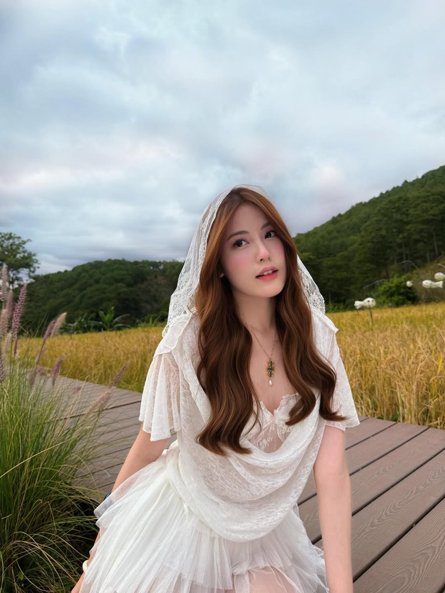 Emma Louise tweet media