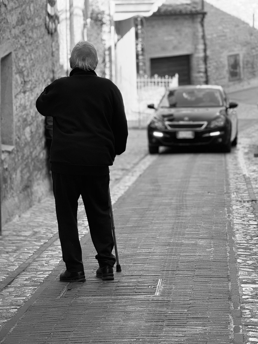 togreco's tweet image. Mi viene da pensare che quando ci sono di mezzo le #automobili, con annessi e connessi (costo della benzina, delle autostrade, bonus, ecc.), gli #italiani accettano tutto senza fiatare (non solo dal governo, ma da anche dai gestori e compagnia bella).