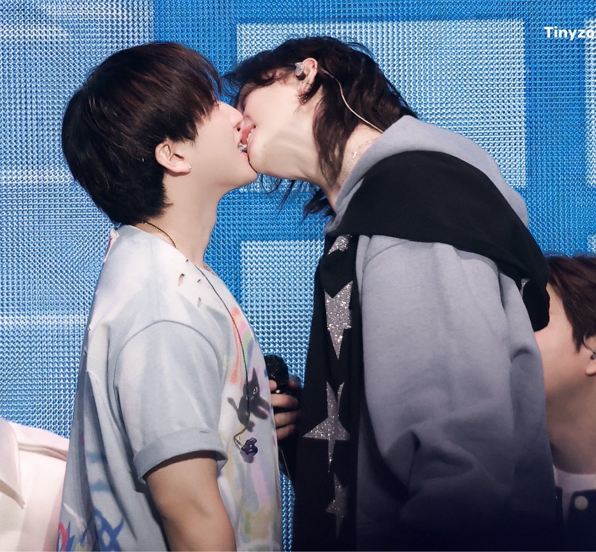 rena ୨ৎ tweet media