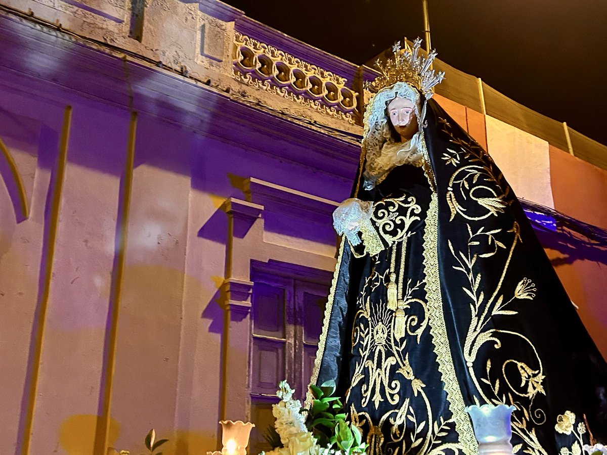 Procesión del Santo Entierro con el acompañamiento de la Agrupación Musical San Isidro Labrador de Montaña Cardones.

#ViernesSanto #SemanaSanta2026 #SemanaSantaLPGC #SanLorenzo #LPGC #DiócesisdeCanarias