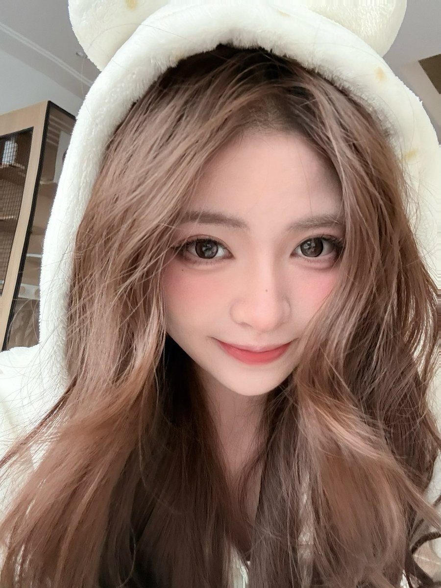 这个发色越看越喜欢了！ https://t.co/8dfL4vQznT