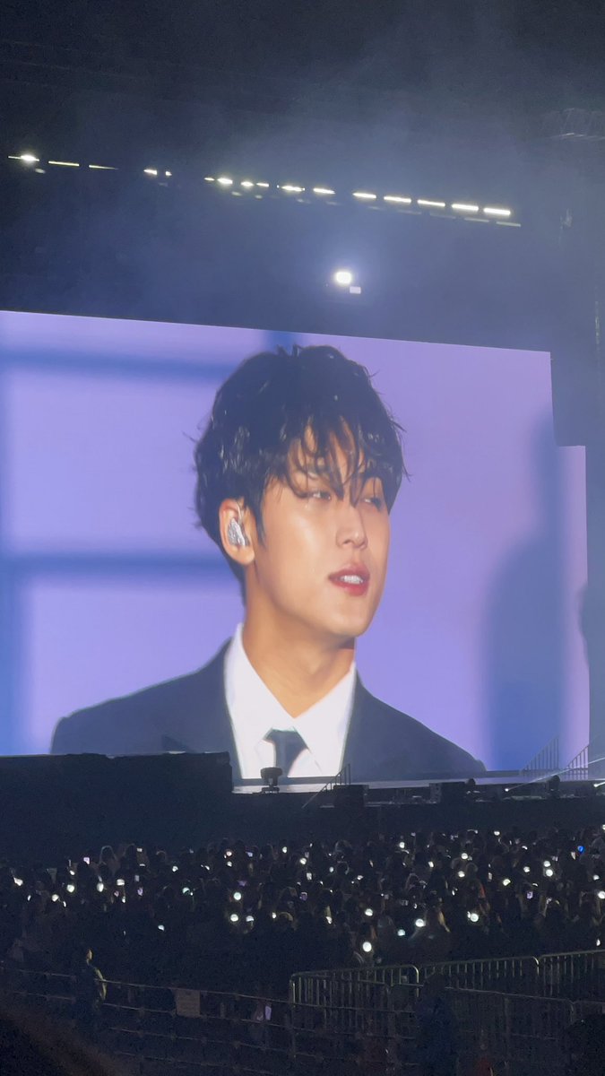 minpithy's tweet photo. the most handsome person i’ve ever seen in my life https://t.co/9X8H0W5kai