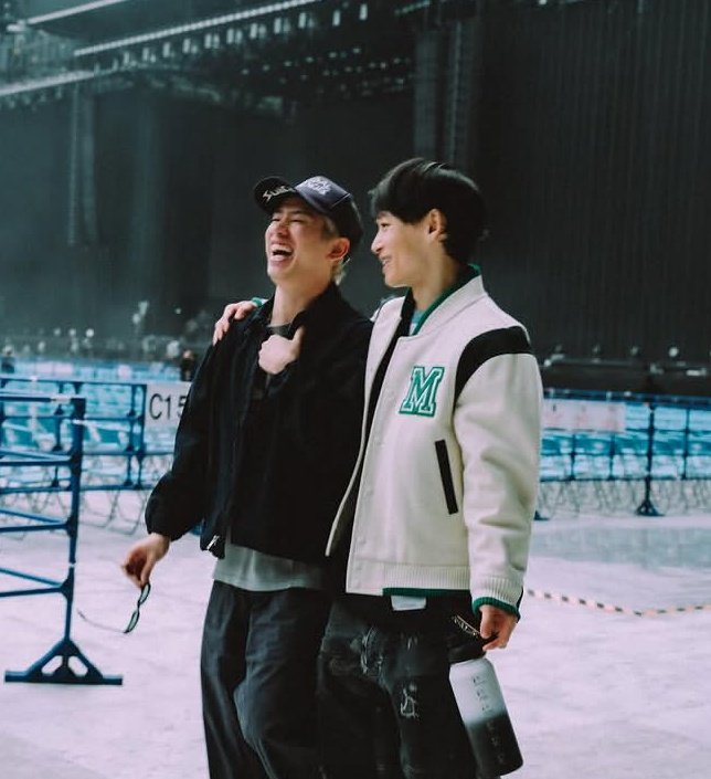 lovrofmne7's tweet photo. Taka&amp;Takuya
#UVERworld #ONEOKROCK
#THEMUSICSTADIUM https://t.co/gkDCYyftuV