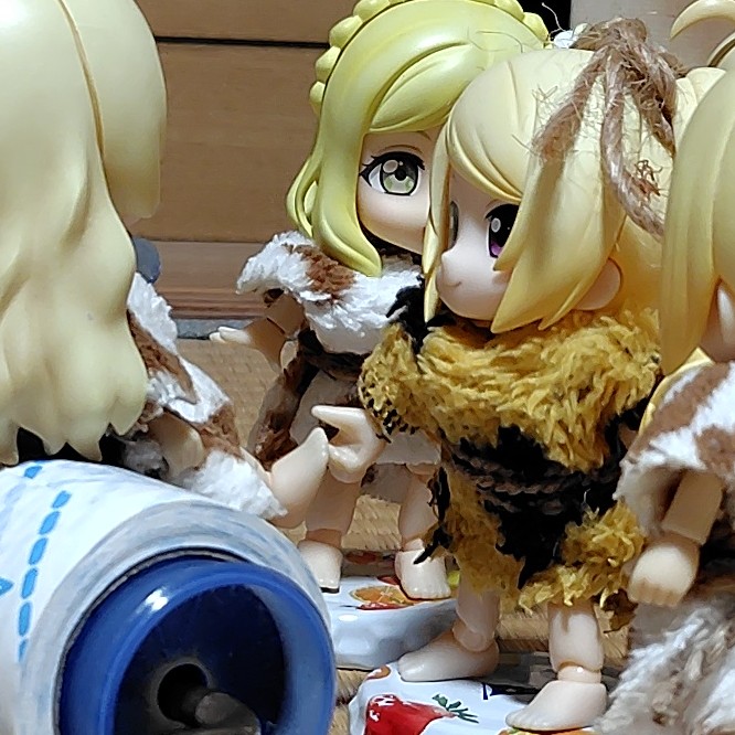 見ろよ！コイツ動けなくなってるし！
助けてはやるけど、その前に。

コチョコチョコチョコチョ！
へへへっ、くすぐってえか！
(情報屋さん談)
 #キューポッシュ