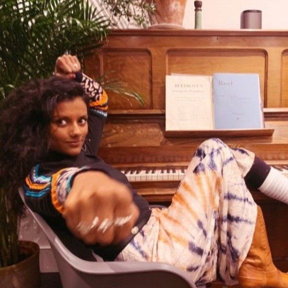 Simone Ashley Brasil tweet media