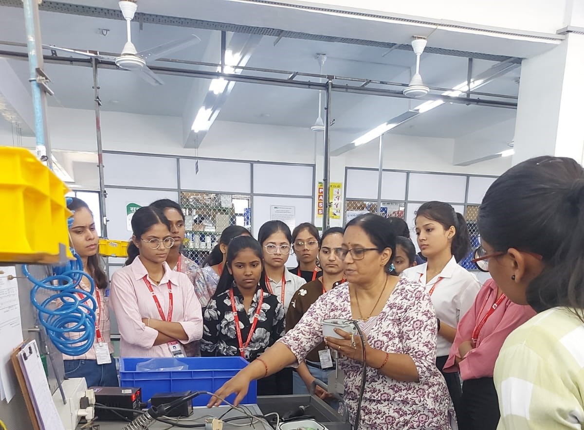 PuneTechtrol's tweet photo. Today, we hosted students from PES Modern College of Engineering. Students got a closer look at real-world industrial practices. Such interactions play a vital role in shaping future engineers and strengthening the industry–academia bridge.
#studentvisit #leveldetection https://t.co/7UmqAueuhV