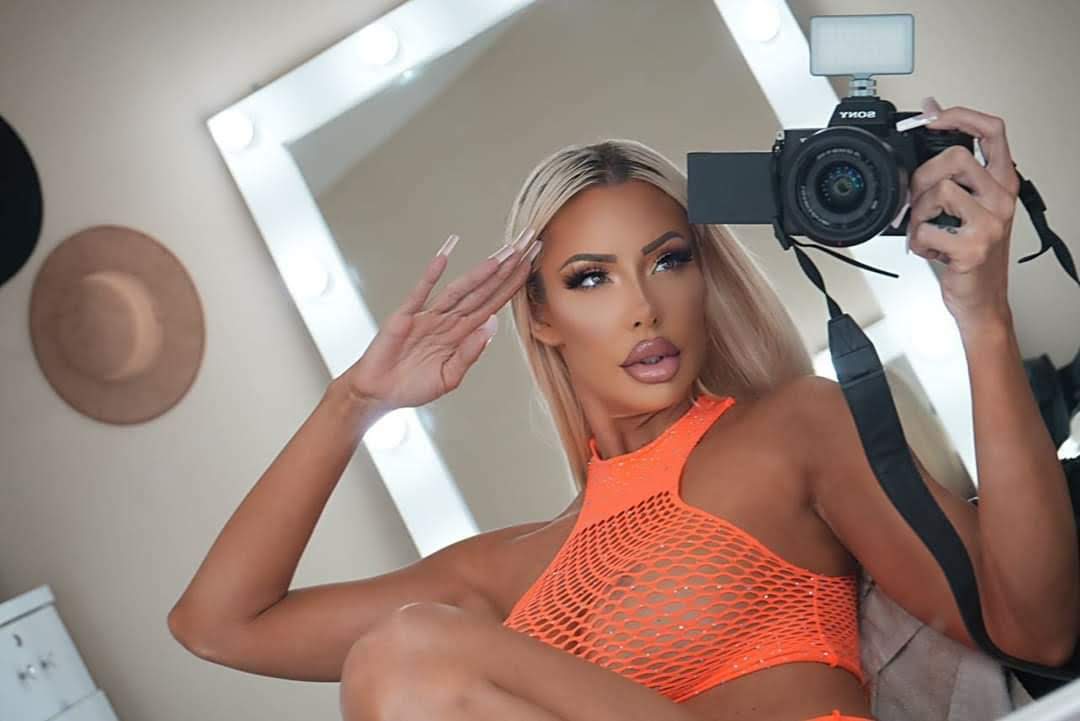 Courtney Taylor Fan Club Spain tweet media