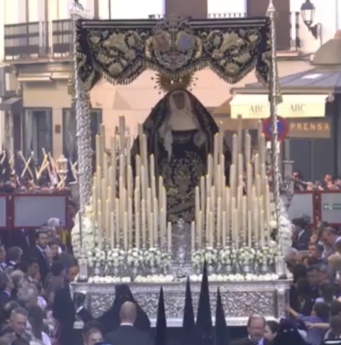 juanbustos5's tweet photo. Gracias a mi @HdadCarreteria por el detalle en campana. La manigueta del palio venía sola, en homenaje a quien tantos años la llevó. https://t.co/WvOxs3pnJ8
