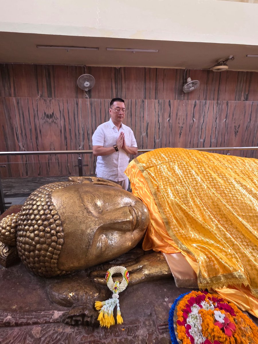 SGinIndia's tweet image. Felt most blessed and honoured to have visited the holy #Buddhist sites of Mahaparinirvana Temple, Ramabhar Stupa, Matha Kuar Shrine. Truly a once in a lifetime experience for me and my team. 🙏🙏HC Wong @dm_kushinagar #IncredibleIndia #Buddhism #UP #UttarPradesh #BuddhistCircuit