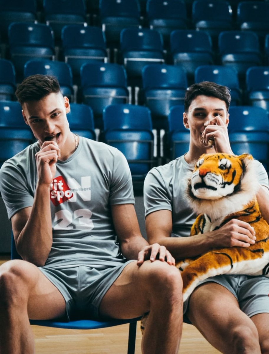 crianças amanhã têm irmãos nikolov em dose dupla 🥳

zenit kazan x loko às 11 horas;
verona x lube às 13 horas