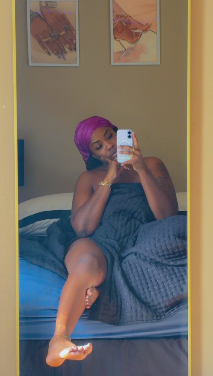 YourManFavvv's tweet photo. 7am Saturday 🙄 
#sunrise 🌅 #comfy #soleandsoul #feet #pinktoes https://t.co/aQsMbx2dEx
