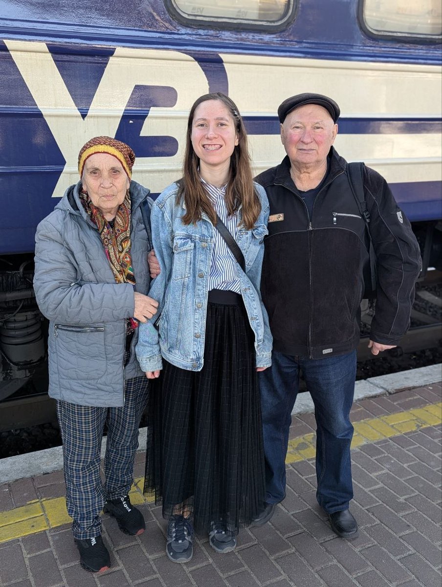 равлик на схилі tweet media