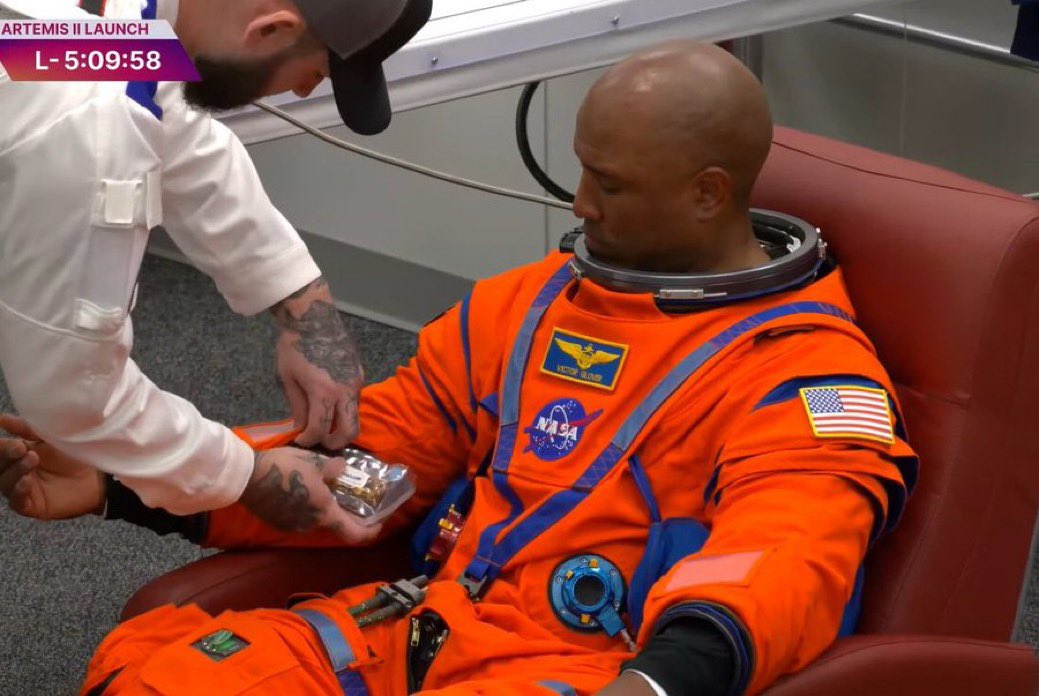 The Rubber Duck ™ tweet media